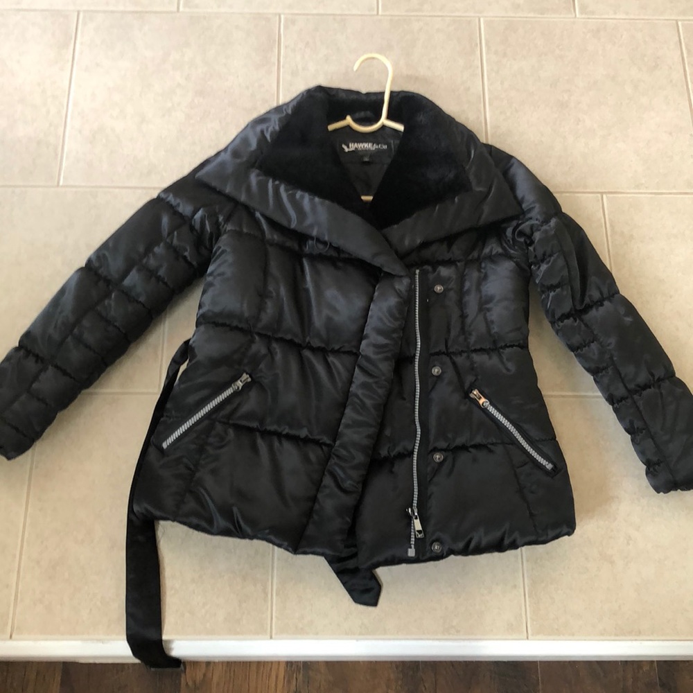 Beautiful black puffer with belt